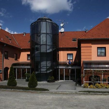Zamecky Hotel Zlaty Orel هرانيتسه المظهر الخارجي الصورة