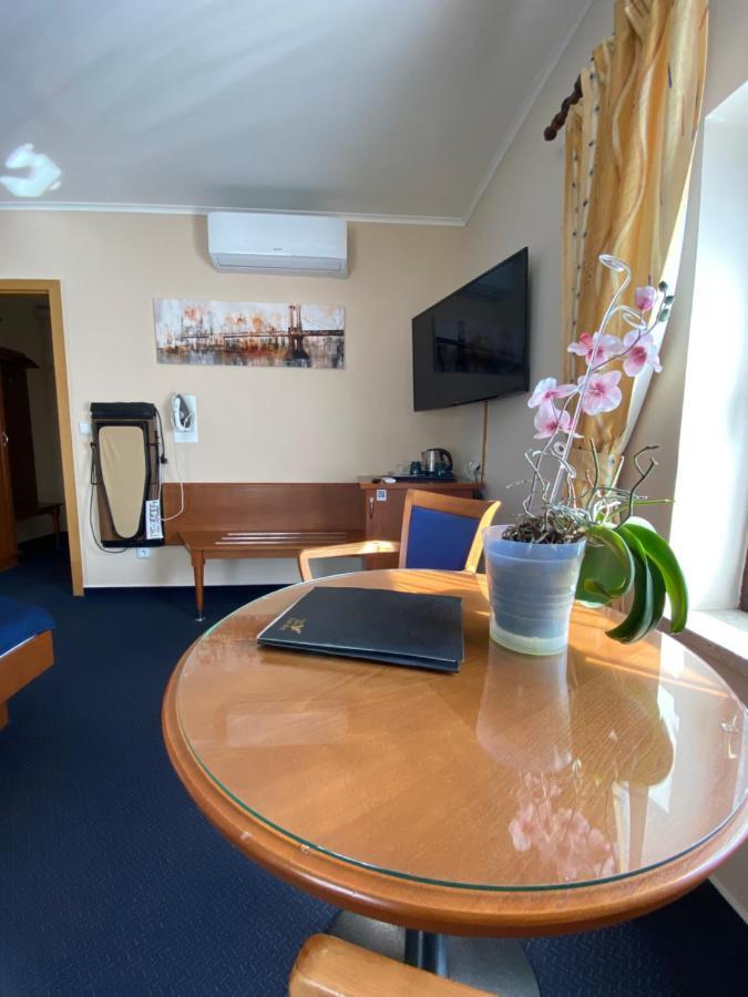 Zamecky Hotel Zlaty Orel هرانيتسه المظهر الخارجي الصورة
