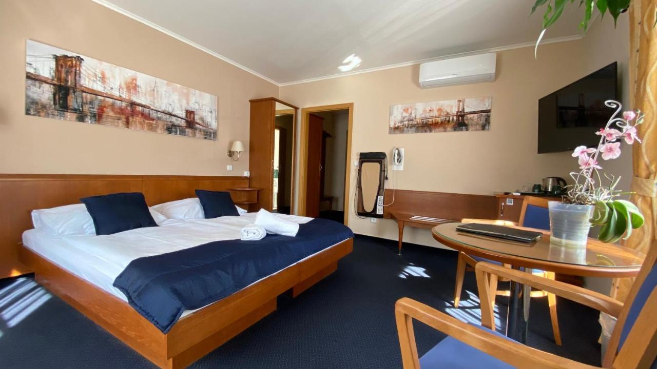 Zamecky Hotel Zlaty Orel هرانيتسه المظهر الخارجي الصورة