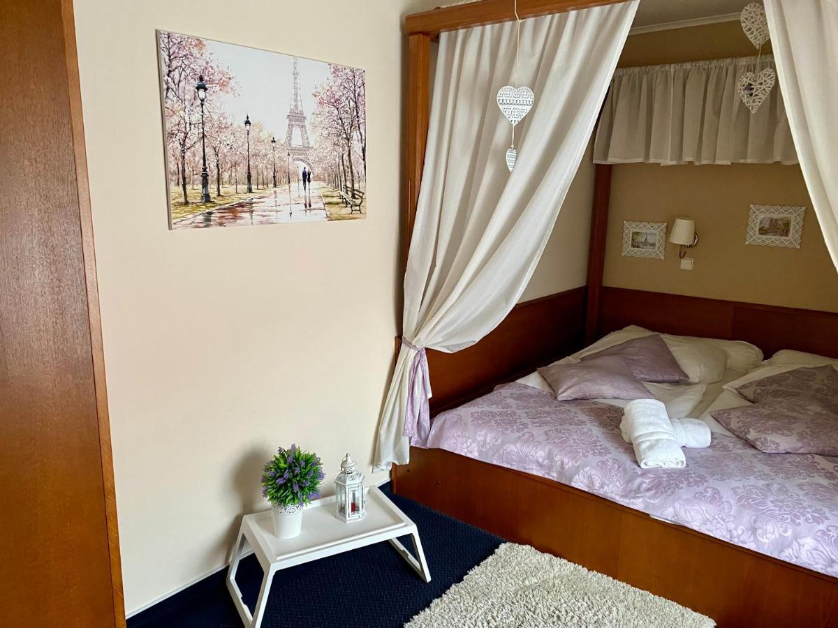 Zamecky Hotel Zlaty Orel هرانيتسه المظهر الخارجي الصورة