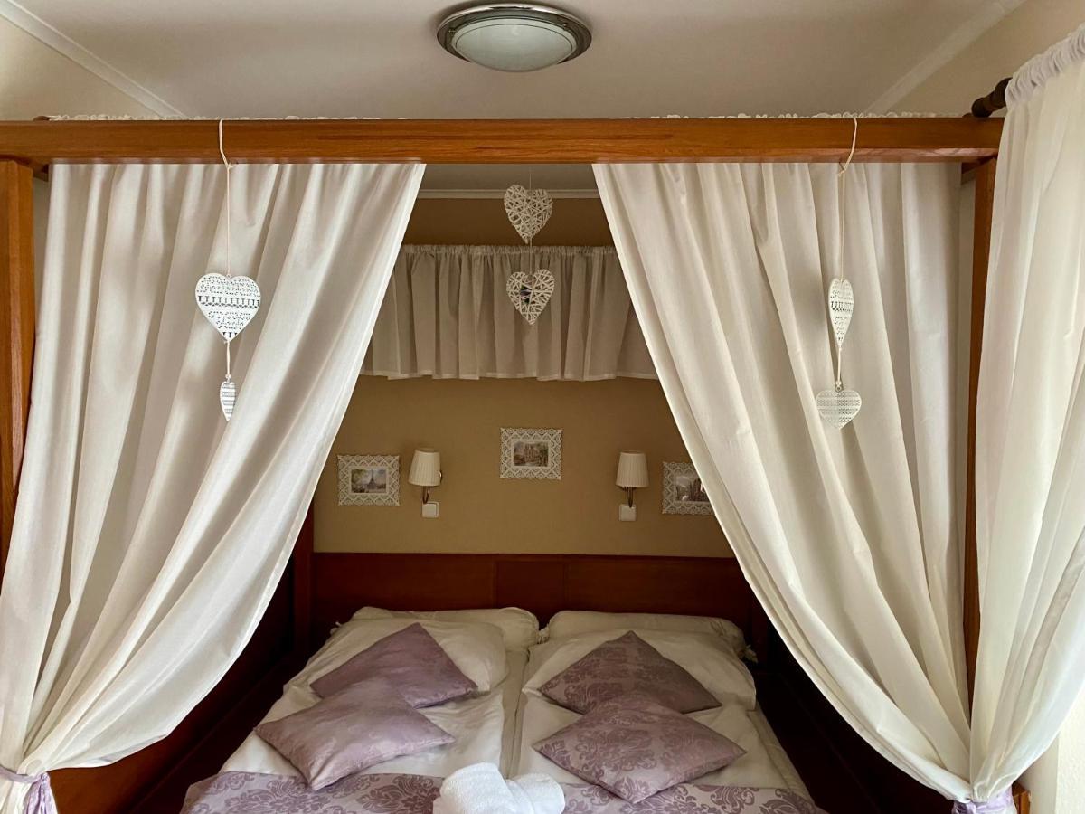 Zamecky Hotel Zlaty Orel هرانيتسه المظهر الخارجي الصورة