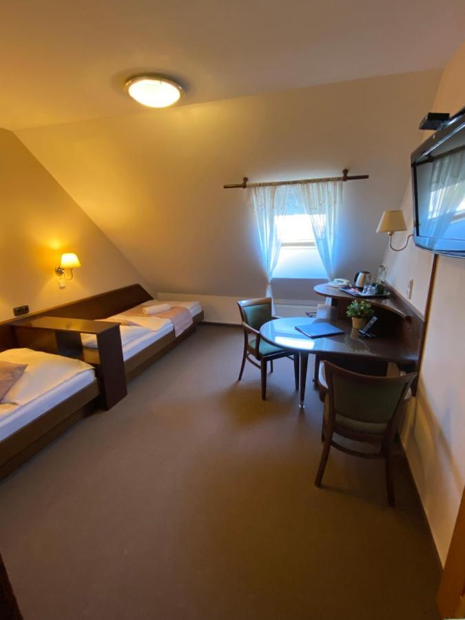 Zamecky Hotel Zlaty Orel هرانيتسه المظهر الخارجي الصورة