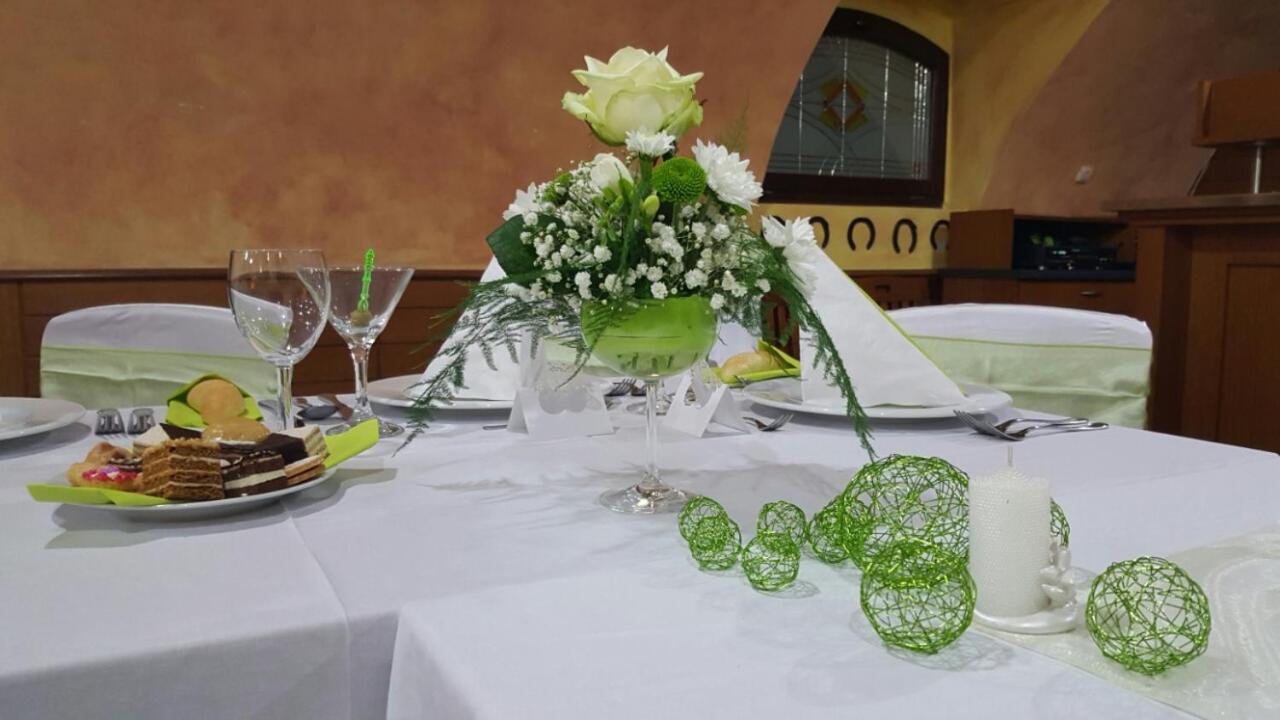 Zamecky Hotel Zlaty Orel هرانيتسه المظهر الخارجي الصورة