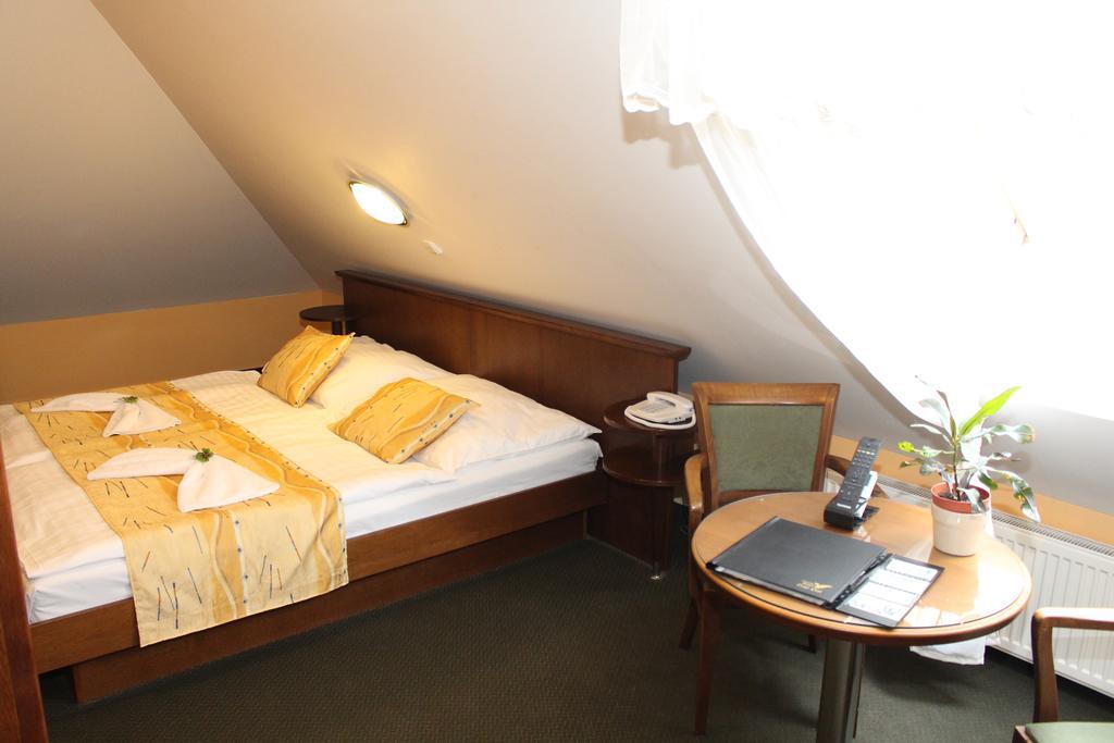 Zamecky Hotel Zlaty Orel هرانيتسه المظهر الخارجي الصورة