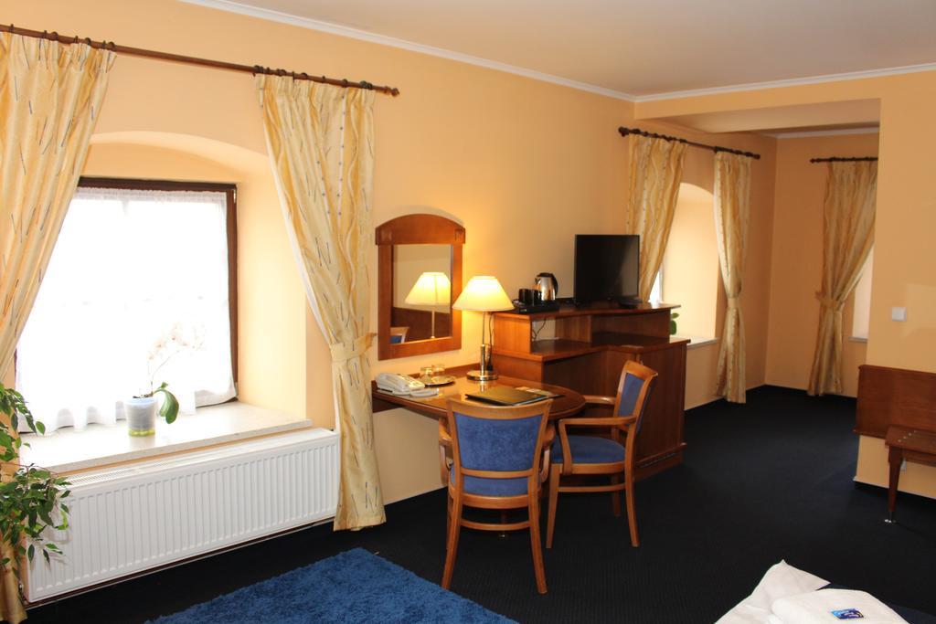 Zamecky Hotel Zlaty Orel هرانيتسه المظهر الخارجي الصورة